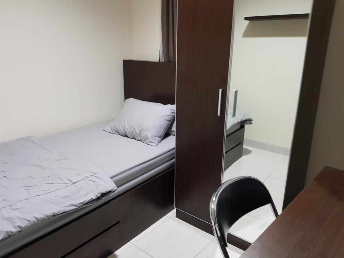 Aloha Guest House - 1 Male Only Tangerang Dış mekan fotoğraf