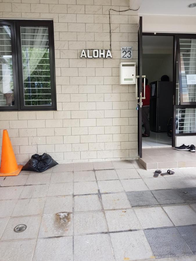 Aloha Guest House - 1 Male Only Tangerang Dış mekan fotoğraf